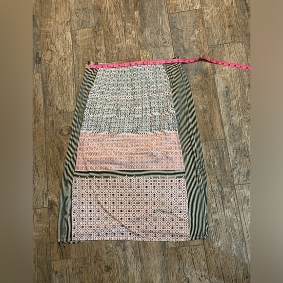 Women’s Max Studio XL rayon spandex blend patchwork type pattern midi skirt - Picture 5 of 6